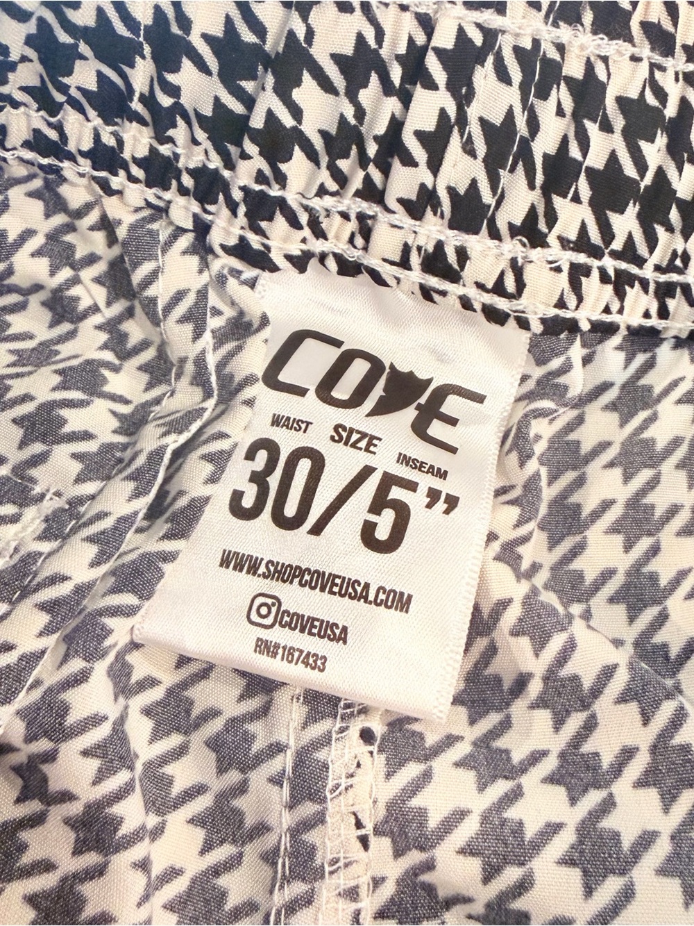 Cove Black & White Houndstooth Hybrid Shorts NWOT - Picture 6 of 9
